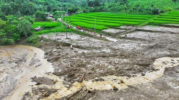  Trận lũ quét, sạt lở đất xảy ra sáng 10-9 tại thôn Làng Nủ gây hậu quả đặc biệt nghiêm trọng. Ảnh: VÕ TÙNG 