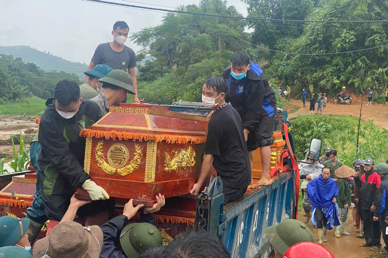 Quặn lòng lũ quét 'xóa sổ' cả một bản ở Lào Cai: Nhà có 7 người thì chết 6, nhà của 11 người chỉ còn là bình địa - Ảnh 6