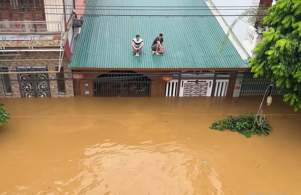 Xót xa lời kêu cứu ở Yên Bái: Biển nước ngập lên tầng 2, cạn kiệt đồ ăn - 2