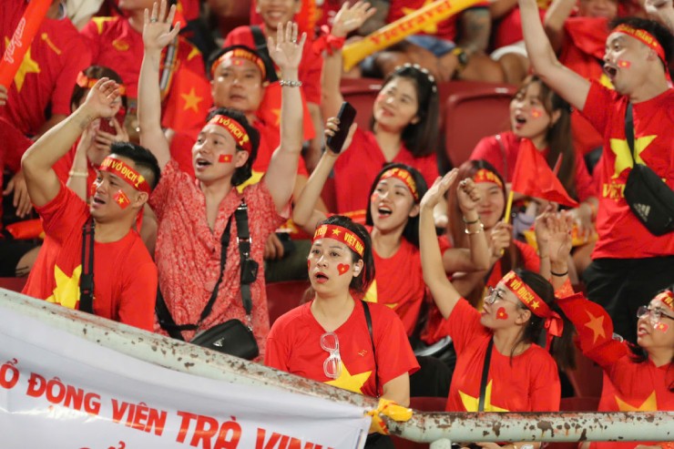 Trực tiếp nâng cúp vô địch AFF Cup: Xuân Son nhận cú đúp danh hiệu, Đình Triệu được vinh danh - 2