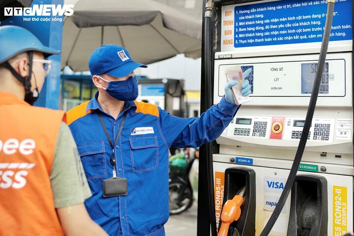 Sau nhiều tuần tăng liên tục, giá xăng dầu trong nước được dự báo giảm mạnh trong kỳ điều hành ngày mai 10/4.