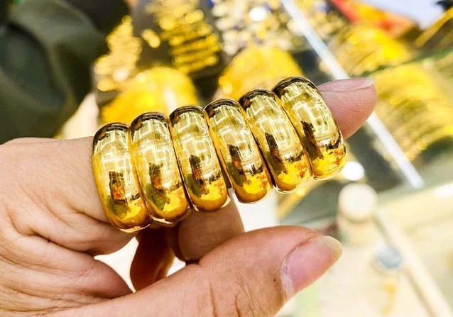 Giá vàng trong nước đứng yên