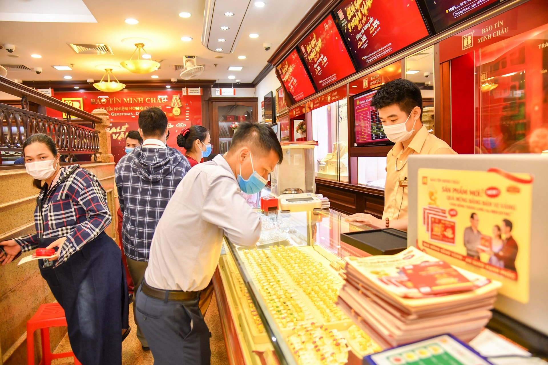 Giá vàng chiều ngày 15/5: Giá vàng giảm mạnh gần 2 triệu
