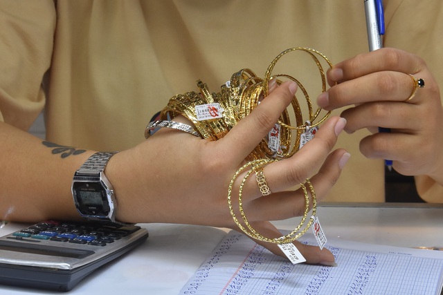 Giá vàng hôm nay, 17-5: Lao dốc mạnh - Ảnh 1.