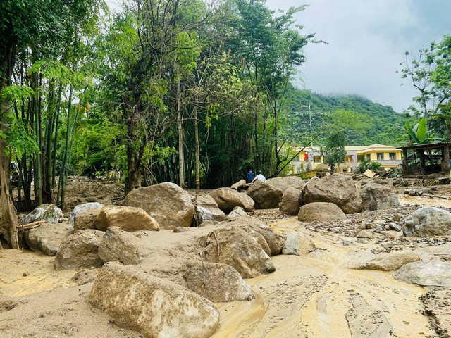 Hiện trường 'tan hoang' sau trận lũ quét khiến 4 người tử vong ở tỉnh nghèo Bắc Kạn- Ảnh 6.
