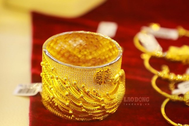 Giá vàng hôm nay 15.6: Tăng vọt, có lãi dù lướt sóng