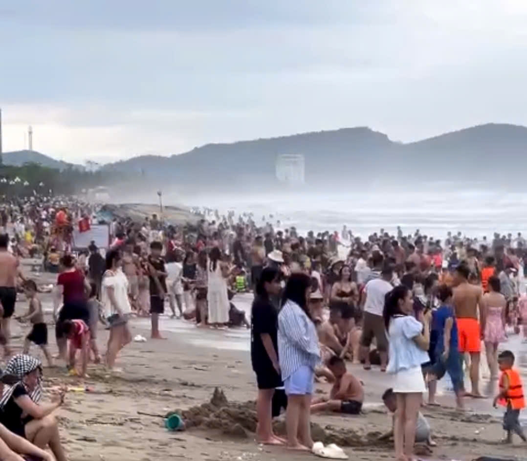 cuu ho thanh cong hon 20 nguoi bi duoi nuoc tai bien cua lo hinh anh 1
