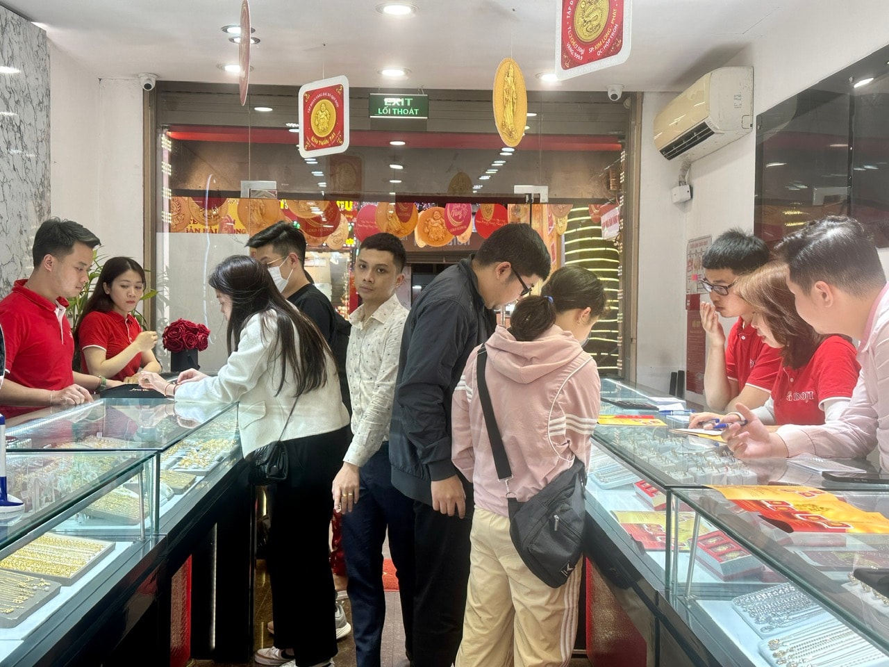 Giá vàng hôm nay 2/6/2025: Giá vàng tháng 5 giảm mạnh