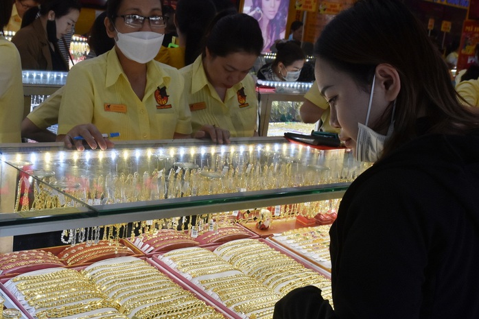 Giá vàng hôm nay, 20-6: Tiếp tục sụt giảm- Ảnh 1.