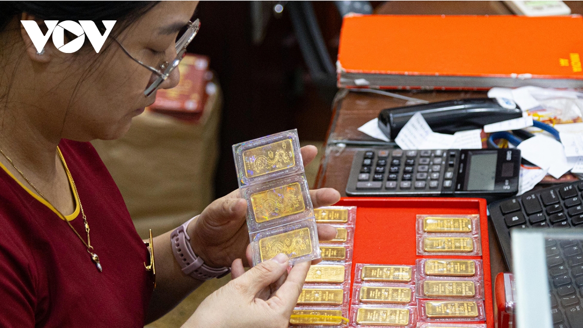 gia vang hom nay 18 6 vang trong nuoc duy tri 117,6 - 119,6 trieu dong luong hinh anh 1