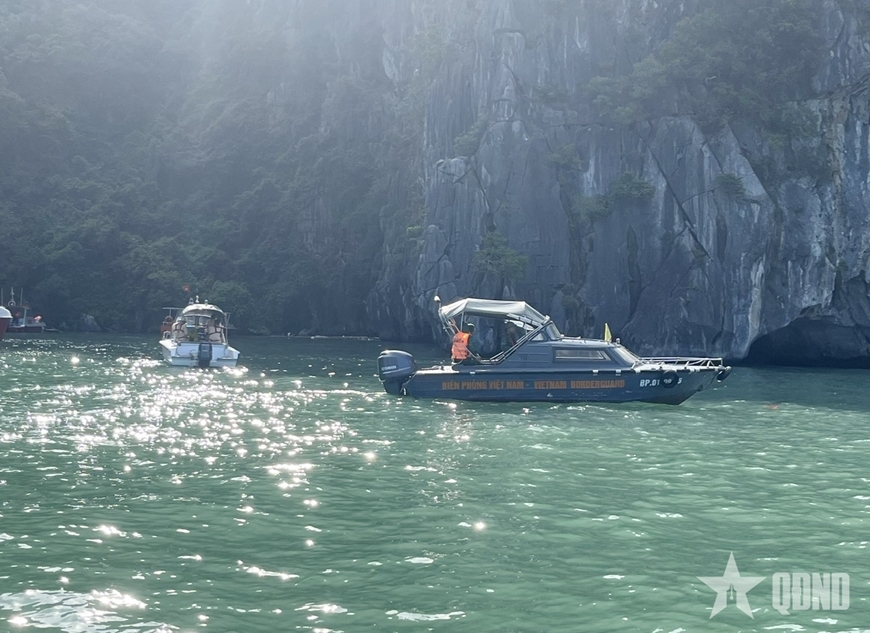 Tìm thấy thi thể gần hang Trống nghi là nạn nhân vụ lật tàu ở Quảng Ninh