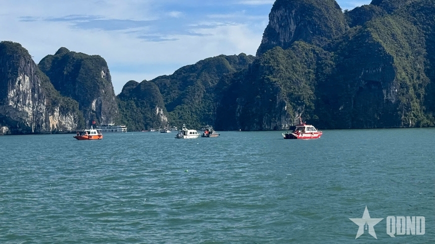 Tìm thấy thi thể gần hang Trống nghi là nạn nhân vụ lật tàu ở Quảng Ninh