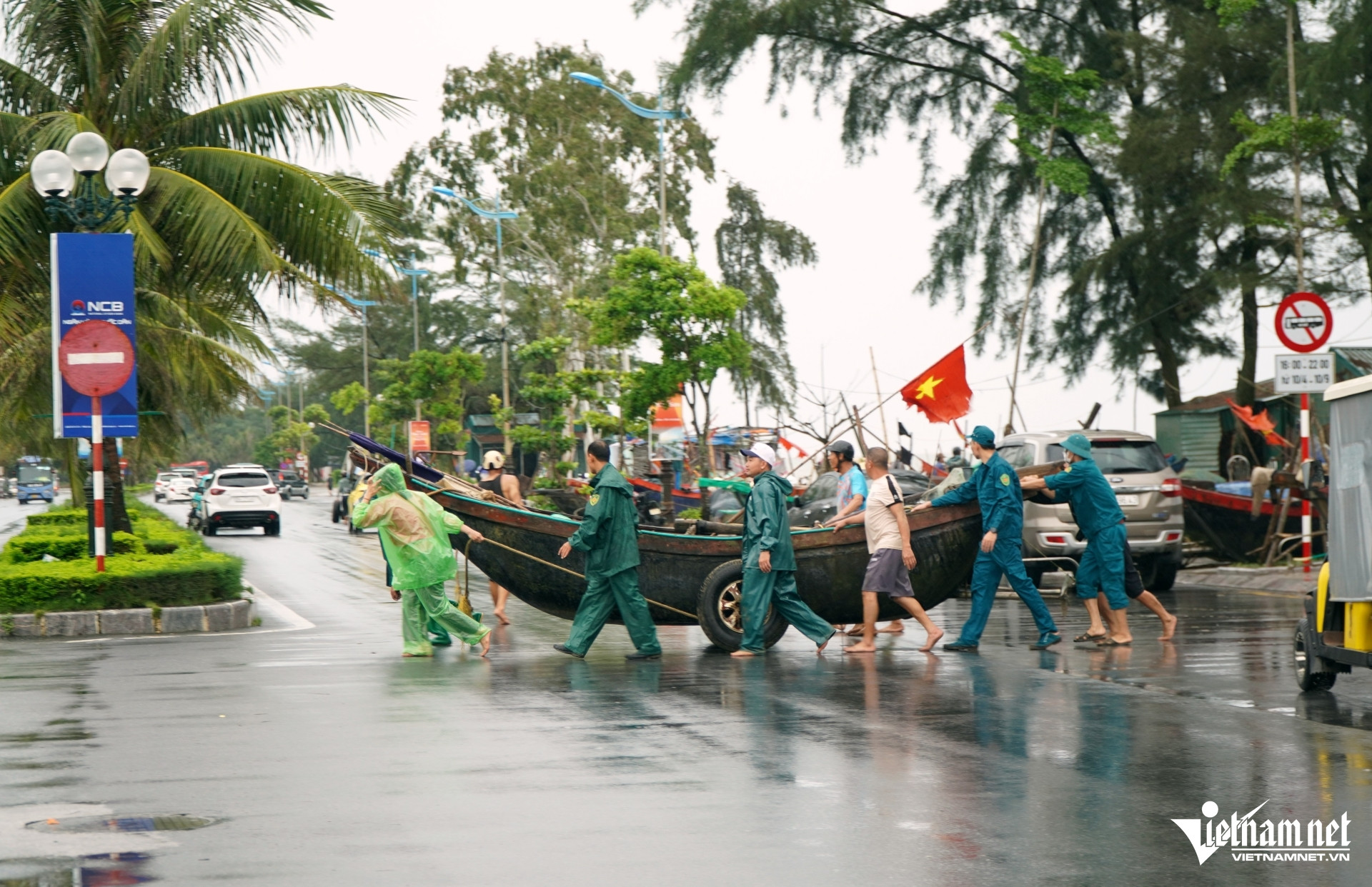 Trực tiếp tin bão số 3: Đã có 1 người tử vong; đóng cửa 2 sân bay để ứng phó bão- Ảnh 10.