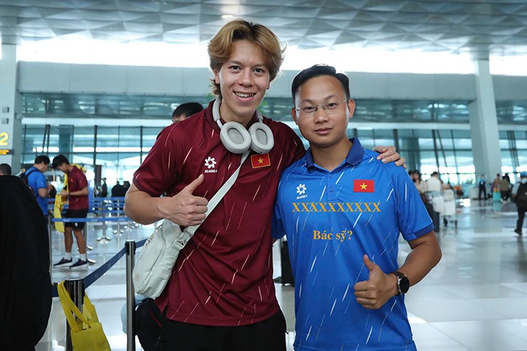 Người rải chai nước giúp U23 Việt Nam vô địch, được săn tìm khắp cõi mạng là ai? - 6