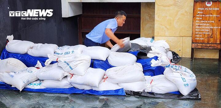 Trực tiếp tin bão số 3: Đã có 1 người tử vong; đóng cửa 2 sân bay để ứng phó bão- Ảnh 11.
