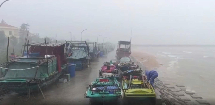 Trực tiếp tin bão số 3: Đã có 1 người tử vong; đóng cửa 2 sân bay để ứng phó bão- Ảnh 12.