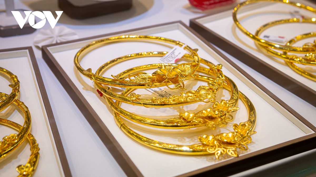 gia vang hom nay 11 7 vang trong nuoc giu gia 120,8 trieu dong luong hinh anh 1