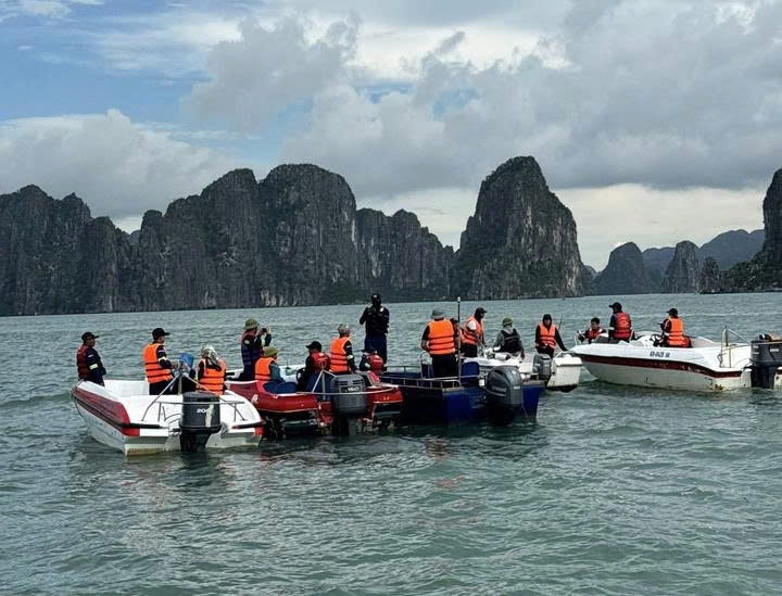 phat hien thi the nghi la nam nan nhan cuoi cung vu lat tau tren vinh ha long hinh anh 1