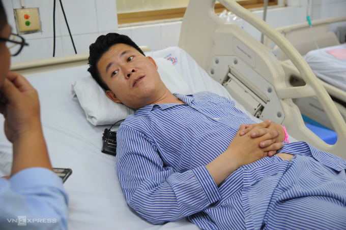 Anh Đặng Anh Tuấn hiện đang được điều trị ở Bệnh viện đa khoa tỉnh Quảng Ninh. Ảnh: Duy Anh
