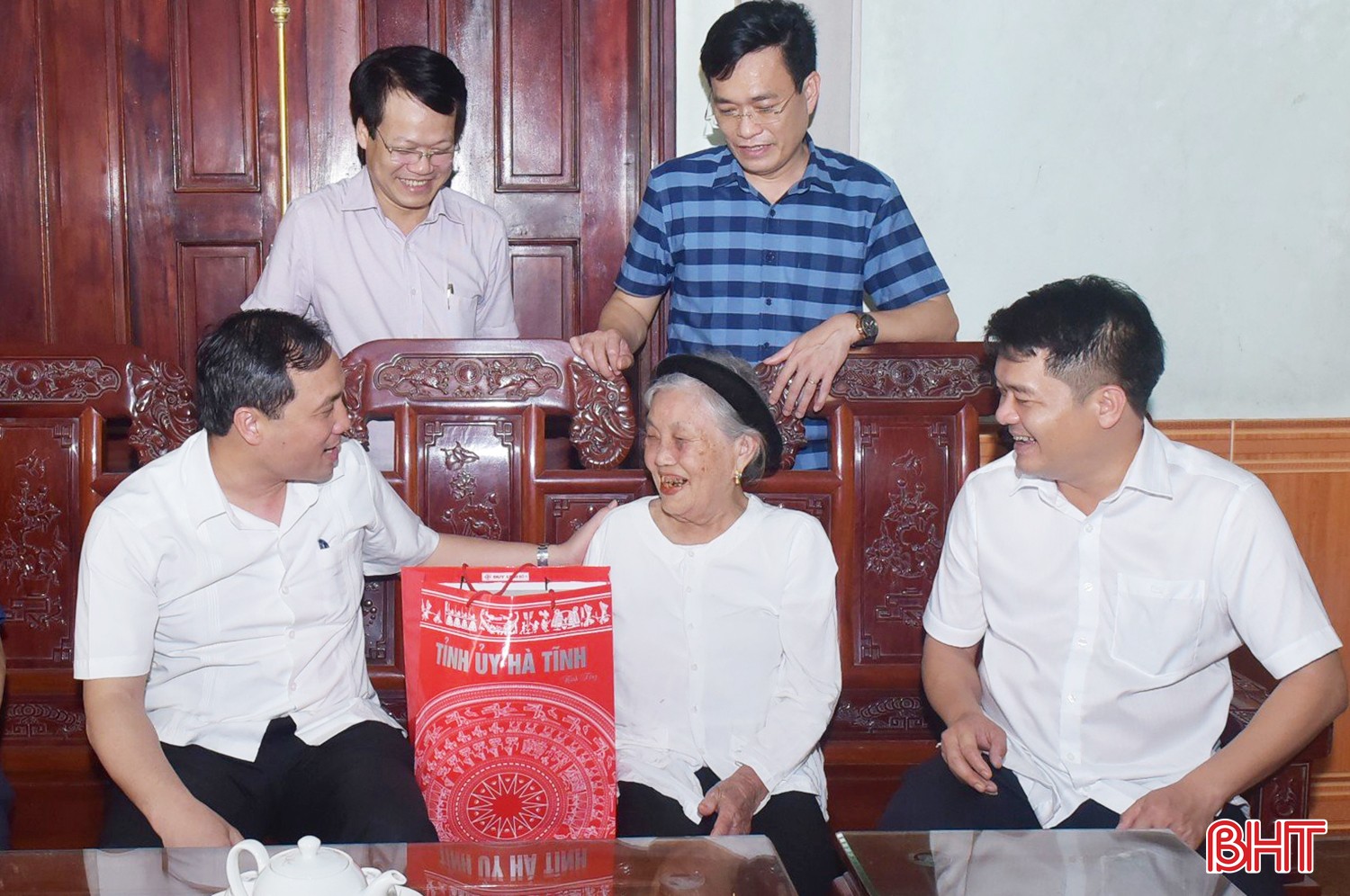 Chân dung cụ bà 86 tuổi ngồi cạnh Tổng bí thư Tô Lâm trên Quảng trường Ba Đình ngày 2/9- Ảnh 4.