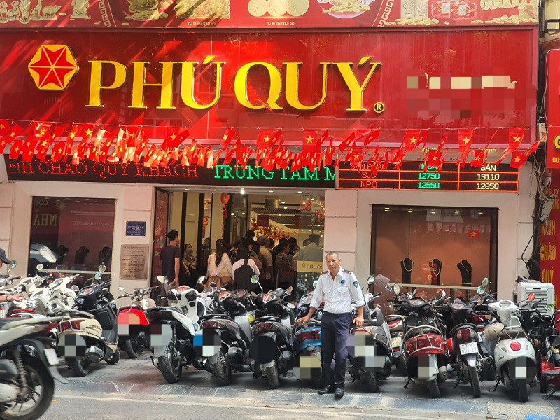 Giá mua vàng miếng SJC của Phú Quý thấp hơn công ty SJC 1,1 triệu đồng/lượng.
