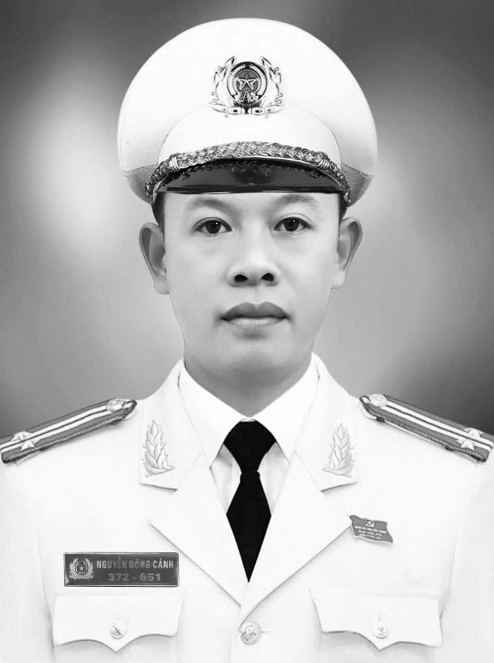 Di ảnh Thiếu tá Nguyễn Đông Cánh.