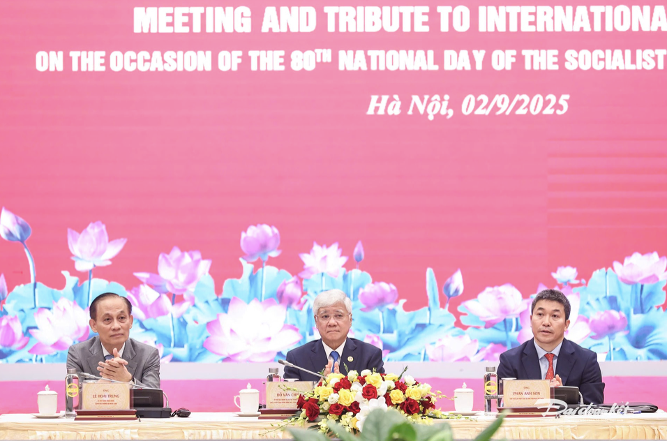 Bà Elisabeth Helfer Aubrac mang quà đặc biệt về Việt Nam nhân kỷ niệm Quốc khánh - Ảnh 1.