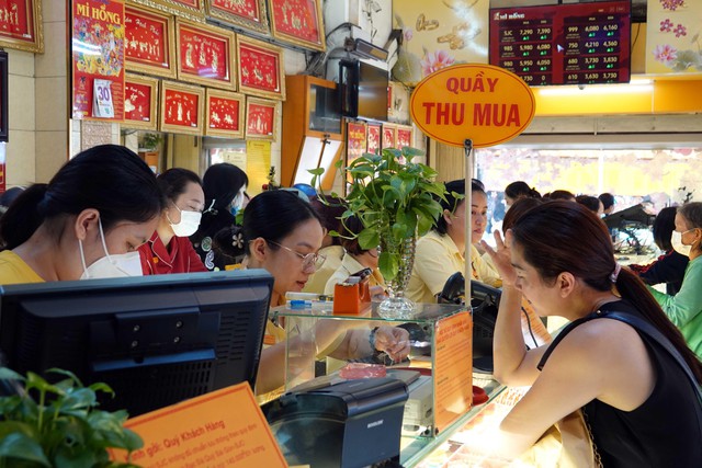 Giá vàng hôm nay 28.9.2025: Tăng cao nhưng người mua vẫn lỗ- Ảnh 1.