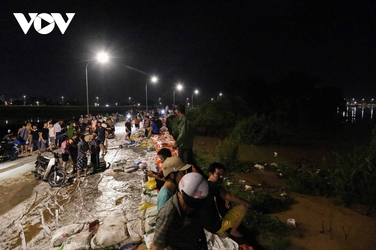lu song cau dat dinh, gan 2.000 nguoi o bac ninh xuyen dem dap de Dau han hinh anh 2