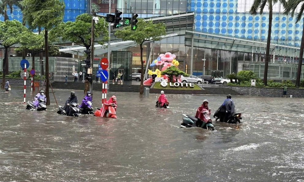 Bão số 11 đang hướng thẳng vào miền Bắc, Hà Nội mưa to đến mức nào?