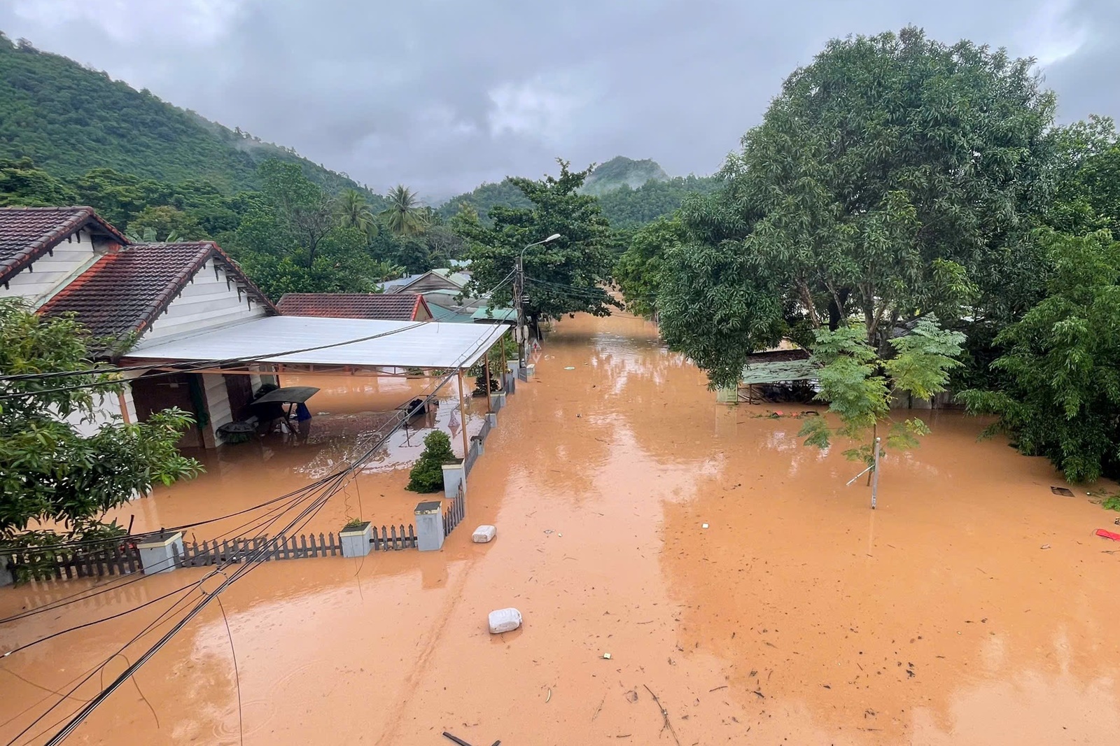 Toàn cảnh Hội An và Đà Nẵng những ngày chìm trong biển nước- Ảnh 11.