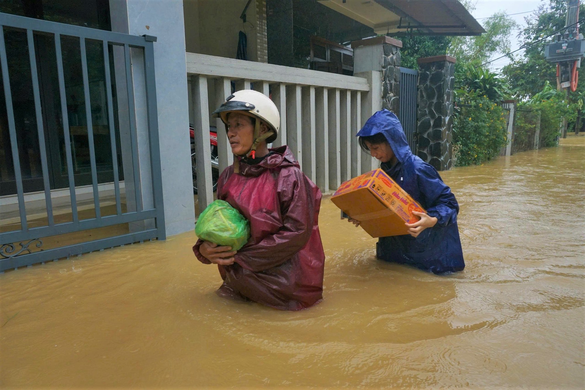 Toàn cảnh Hội An và Đà Nẵng những ngày chìm trong biển nước- Ảnh 9.