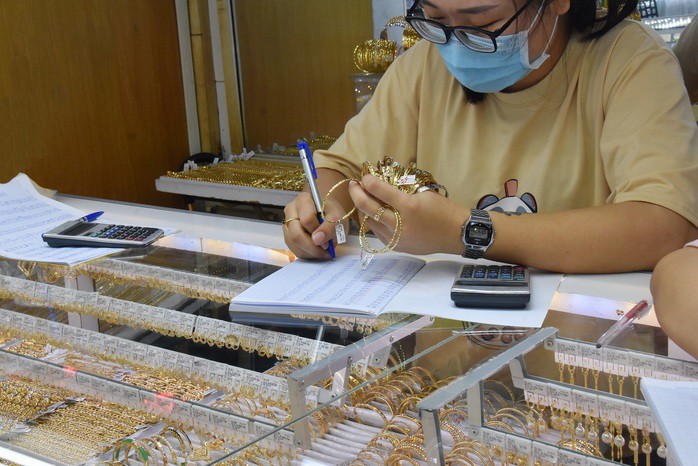 Giá vàng hôm nay nóng lên