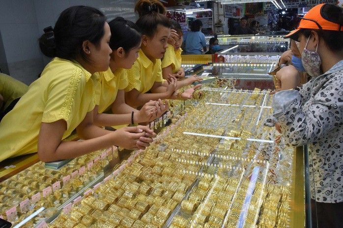 Giá vàng hôm nay sụt giảm mạnh