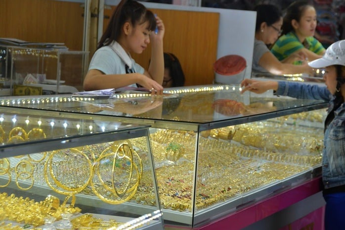 Trong khi đó, giá vàng giao tháng 12 cũng hạ 23 USD, xuống còn 4.016 USD/ounce khi chốt phiên.