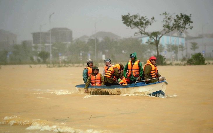 34 người chết và mất tích do mưa lũ ở miền Trung - Ảnh 2.