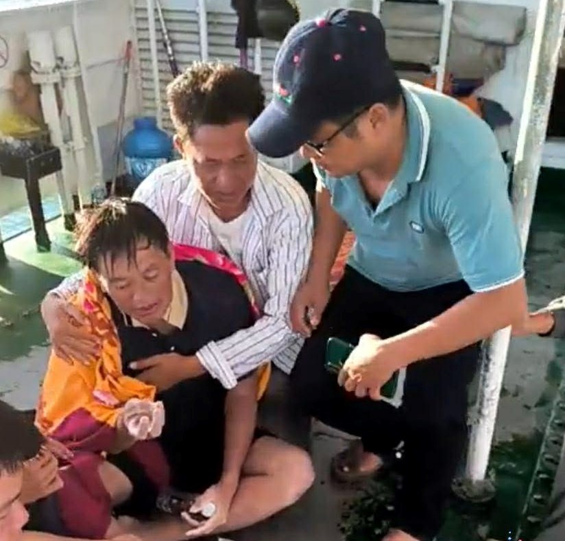 Phép màu đã xuất hiện: Cả 3 người mất tích trên biển Lý Sơn giữa bão số 13 đã được cứu sống sau 2 ngày lênh đênh giữa biển- Ảnh 2.