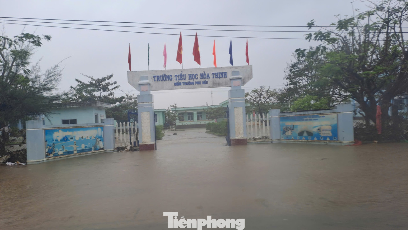 Lãnh đạo xã Hòa Thịnh lên tiếng về thông tin có hàng trăm người chết do mưa lũ- Ảnh 4.