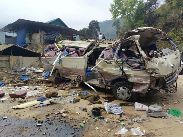 Danh tính 9 người tử vong trong vụ lật xe chở đoàn giáo viên từ Hà Nội đi từ thiện ở Lào Cai- Ảnh 1.