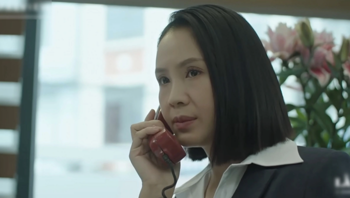 Trong khi Viên liên tục đặt điều kiện, Hồng Thu thẳng thắn khuyên hắn chấm dứt cuộc đào tẩu vô vọng. 