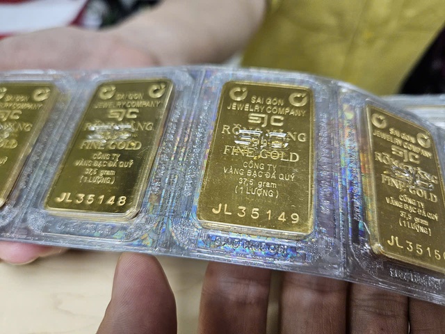 Giá vàng hôm nay 1 - 12: Tăng mạnh , tạo đỉnh cao mới trên thị trường - Ảnh 2.