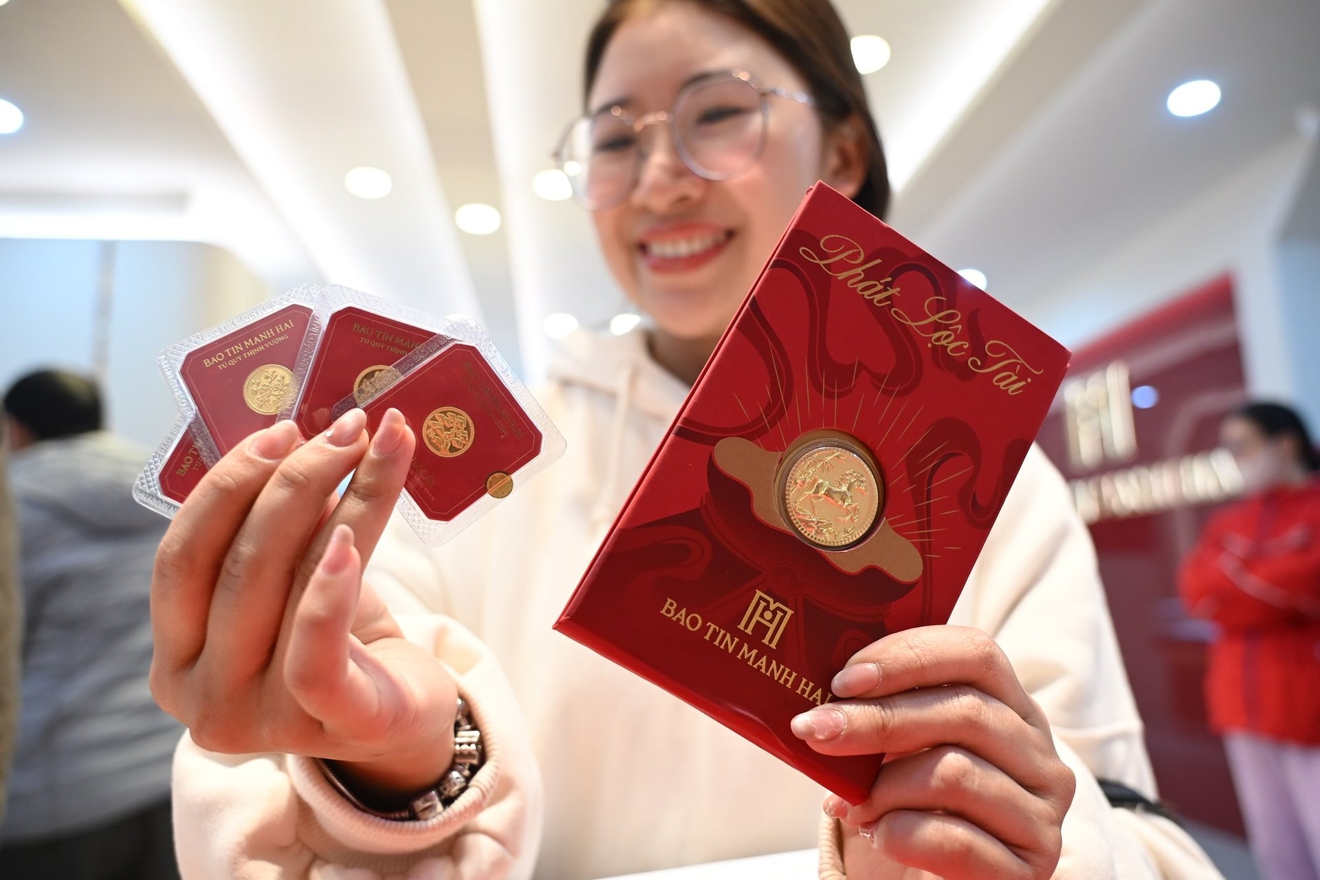 Vàng tăng 4 triệu đồng/lượng: 0,1 chỉ gây "sốt", đồng vàng Thiên Mã hoa đăng đẹp mãn nhãn - Ảnh 5.