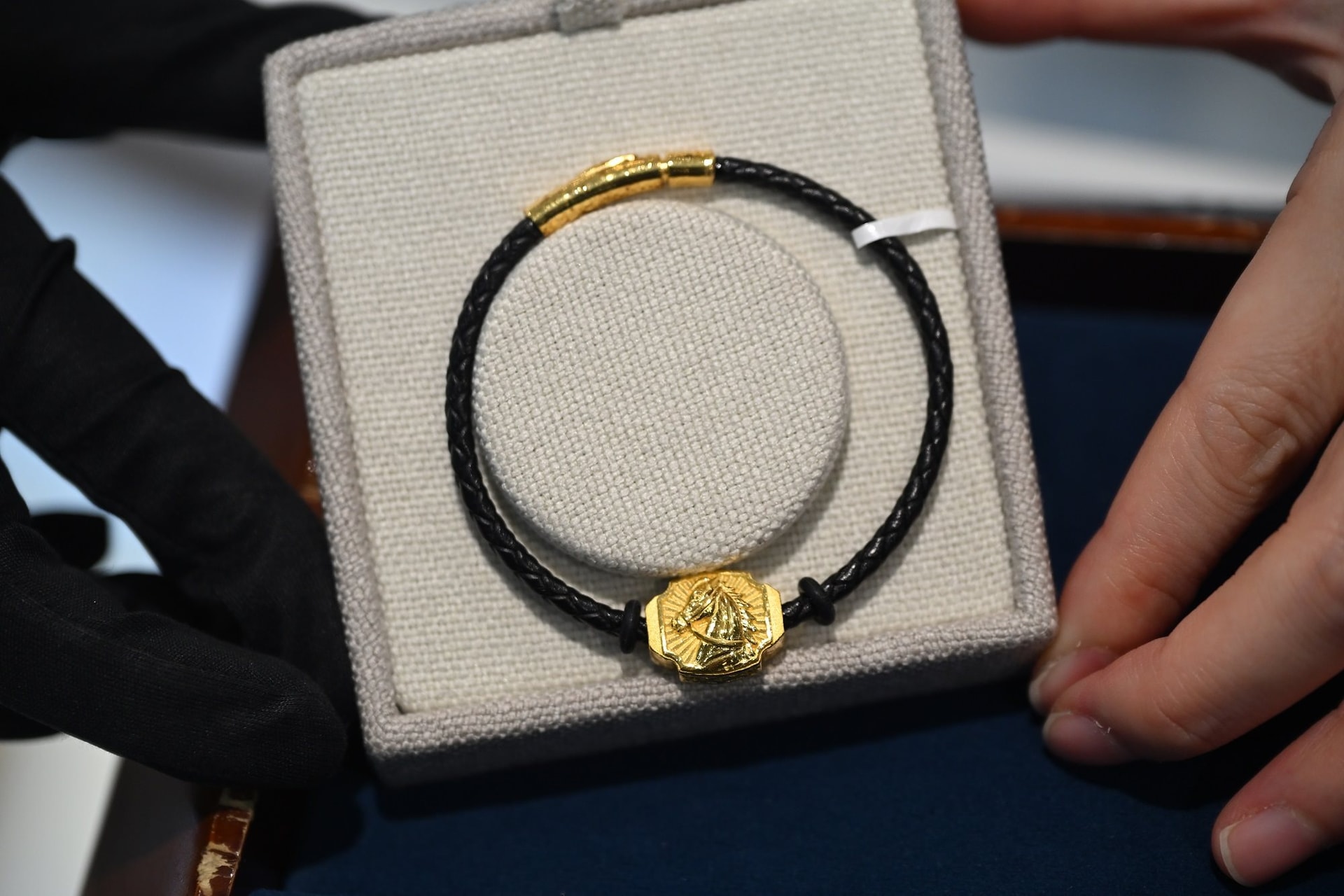 Vàng tăng 4 triệu đồng/lượng: 0,1 chỉ gây "sốt", đồng vàng Thiên Mã hoa đăng đẹp mãn nhãn - Ảnh 11.