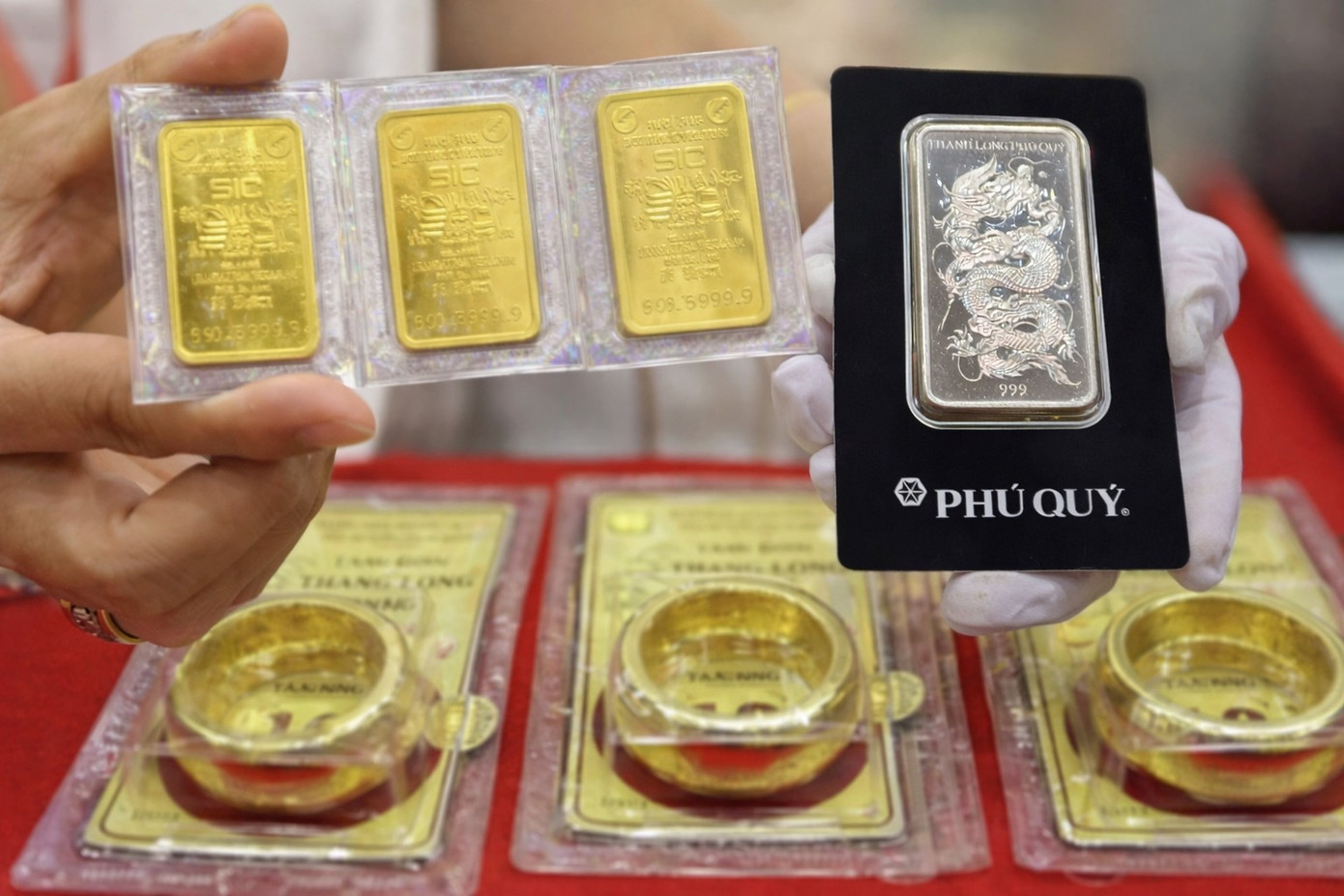 Giá vàng bạc tiếp đà giảm mạnh- Ảnh 1.