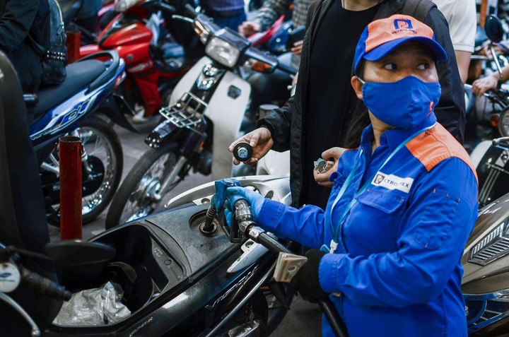 Giá dầu chưa ngừng đà đi lên. (Ảnh: Minh Đức).