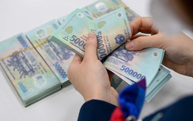 Trường hợp lao động nam có thời gian đóng BHXH từ đủ 15 năm đến dưới 20 năm, mức lương hưu hằng tháng được tính 40% mức bình quân tiền lương tương ứng 15 năm đóng BHXH, sau đó mỗi năm đóng thêm được cộng 1%. 