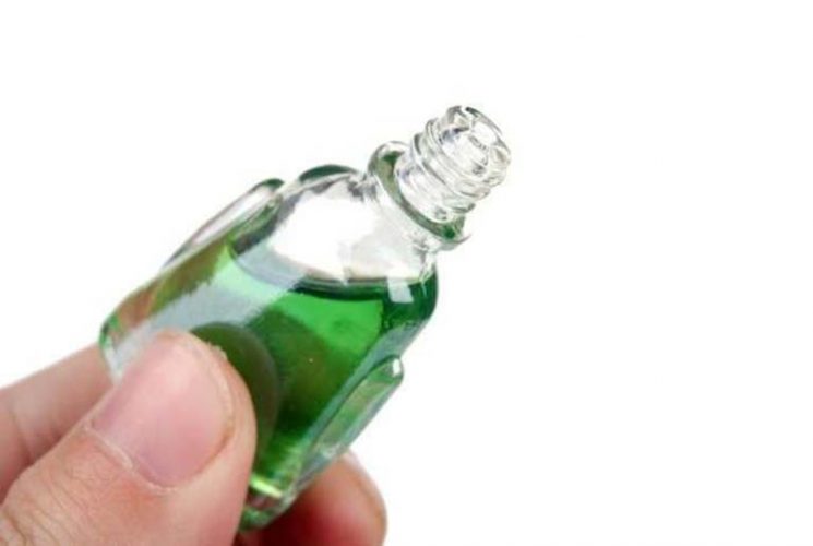 Lỡ bôi dầu gió khi mang thai có sao không?