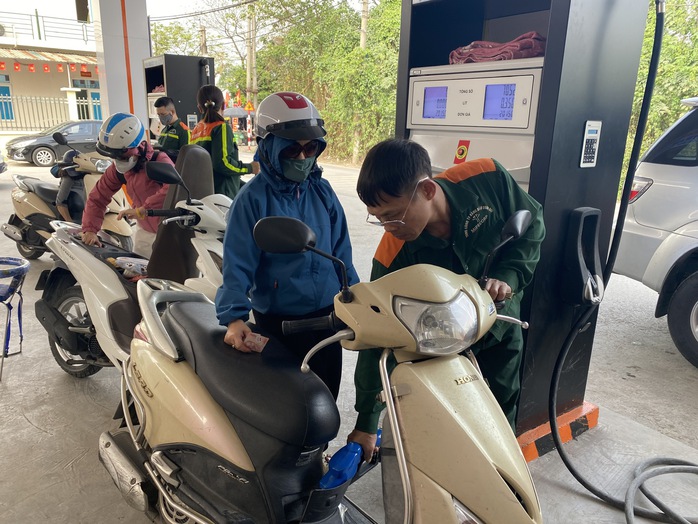 Giá xăng dầu tiếp tục tăng mạnh vào tháng 3 năm 2026 - Ảnh 1.