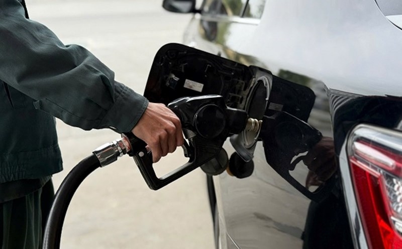 gia xang dau hom nay 6 4 gia dau the gioi o muc cao hinh anh 1