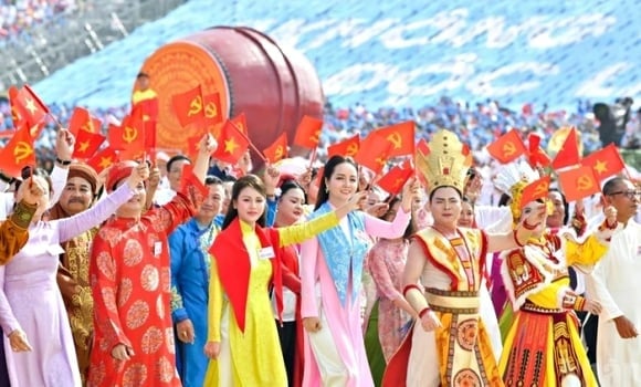 Nghị quyết 80 cũng đặt mục tiêu xây dựng văn hóa Việt Nam tiên tiến, đậm đà bản sắc dân tộc; phát triển môi trường văn hóa lành mạnh từ gia đình đến xã hội và không gian số; đồng thời bảo tồn di sản, thúc đẩy ngành công nghiệp văn hóa, hệ sinh thái sáng tạo và hội nhập quốc tế, hướng tới đưa Việt Nam trở thành điểm đến văn hóa hấp dẫn. 